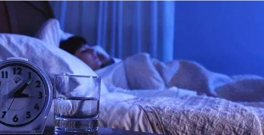 睡前一杯水，長(zhǎng)期堅(jiān)持將給你帶來(lái)意想不到的變化